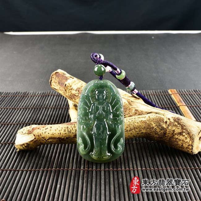 千手觀音項鍊玉珮情境照片  翡翠千手觀音項鍊玉珮（千手觀音：千手觀音牌A貨翡翠千手觀音玉珮、緬甸玉千手觀音玉墜）。綠色糯種千手觀音，LH235。客製化訂做各種翡翠千手觀音吊墜玉珮項鍊。★附A貨翡翠雙證書