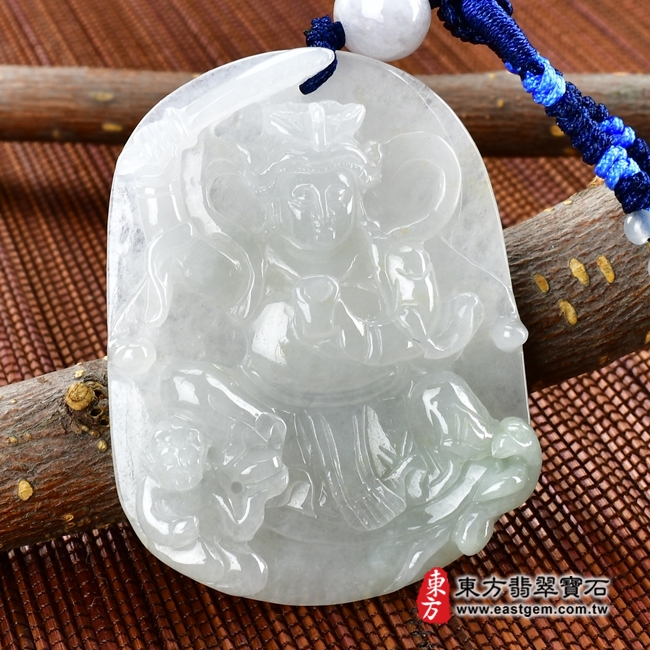 翡翠順天聖母項鍊玉珮左側照片 翡翠順天聖母項鍊玉珮（臨水夫人：順天聖母牌A貨翡翠順天聖母玉珮、緬甸玉順天聖母玉墜）。淡綠色糯種順天聖母，QN045。客製化訂做各種翡翠順天聖母吊墜玉珮項鍊。★附A貨翡翠雙證書