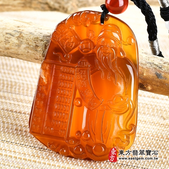 瑪瑙福德正神土地公財神爺項鍊玉珮右側照片 瑪瑙福德正神土地公財神爺項鍊玉珮（福德正神土地公財神爺：福德正神土地公財神爺牌瑪瑙福德正神土地公財神爺玉珮、玉髓福德正神土地公財神爺玉墜）。紅色瑪瑙玉髓福德正神土地公財神爺，CG029。客製化訂做各種瑪瑙玉髓福德正神土地公財神爺吊墜玉珮項鍊。★附東方翡翠寶石保證卡
