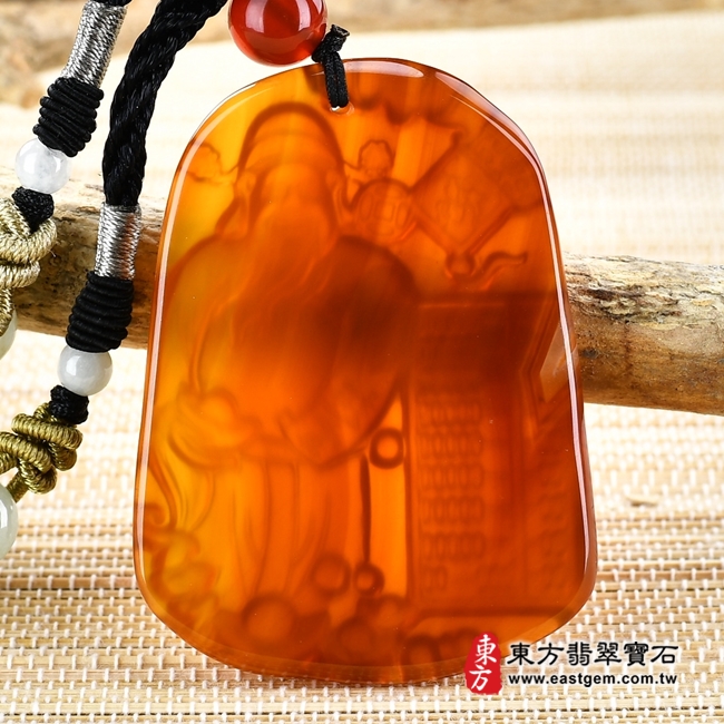 瑪瑙福德正神土地公財神爺項鍊玉珮背面照片 瑪瑙福德正神土地公財神爺項鍊玉珮（福德正神土地公財神爺：福德正神土地公財神爺牌瑪瑙福德正神土地公財神爺玉珮、玉髓福德正神土地公財神爺玉墜）。紅色瑪瑙玉髓福德正神土地公財神爺，CG029。客製化訂做各種瑪瑙玉髓福德正神土地公財神爺吊墜玉珮項鍊。★附東方翡翠寶石保證卡