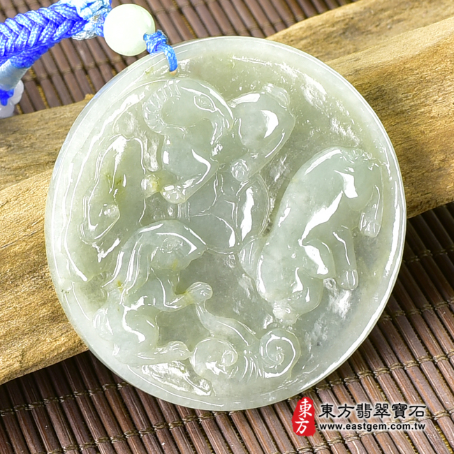 翡翠生肖豬三合貴人項鍊玉珮（生肖屬豬，最適合配戴三合貴人項鍊，羊兔：豬牌A貨翡翠生肖豬玉珮、緬甸玉生肖豬玉墜、豬十二生肖項鍊）淡綠色。糯種豬，ZH-161。客製化訂做各種翡翠生肖豬吊墜玉珮項鍊。★附A貨翡翠雙證書