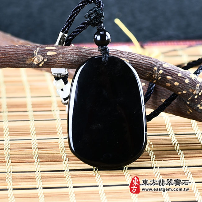 黑曜石生肖蛇三合貴人項鍊玉珮背面照片（生肖屬蛇，最適合配戴三合貴人項鍊，蛇牛雞：蛇牌黑曜石生肖蛇玉珮、黑曜石生肖蛇玉墜、蛇十二生肖項鍊）。全黑黑曜石蛇，ZH-130。客製化訂做各種黑曜石生肖蛇吊墜玉珮項鍊。★附東方翡翠寶石保證卡