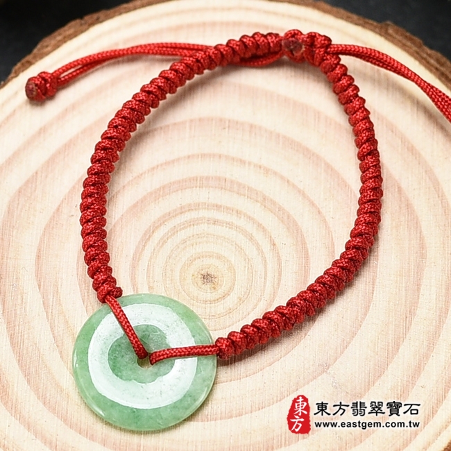 翡翠平安扣手鍊右側照片 翡翠平安扣手鍊（平安富貴：平安扣牌A貨翡翠平安扣手鍊）。綠色糯種平安扣，OPN002。客製化訂做各種翡翠平安扣手鍊。★附A貨翡翠雙證書
