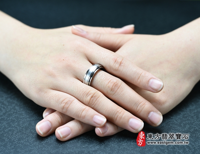 不鏽鋼戒指大小示意照片 不鏽鋼戒指（不鏽鋼戒指，結婚戒指、結婚對戒、男女對戒）。國際圍17，RSD021。客製化訂做各種不鏽鋼不透鋼戒指吊墜項鍊。★附東方翡翠寶石保證卡