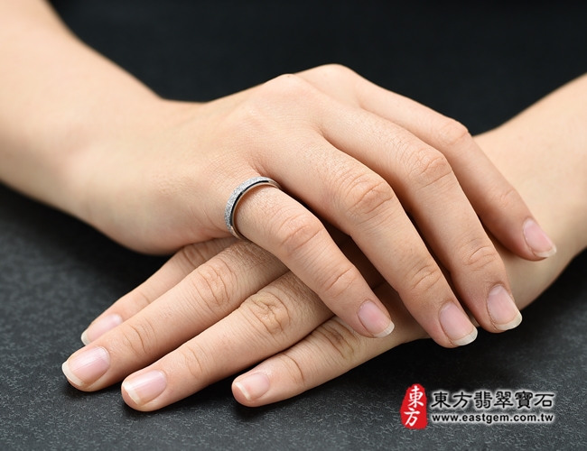 不鏽鋼戒指大小示意照片 不鏽鋼戒指（不鏽鋼戒指，結婚戒指、結婚對戒、男女對戒）。國際圍9，RSD050。客製化訂做各種不鏽鋼不透鋼戒指吊墜項鍊。★附東方翡翠寶石保證卡