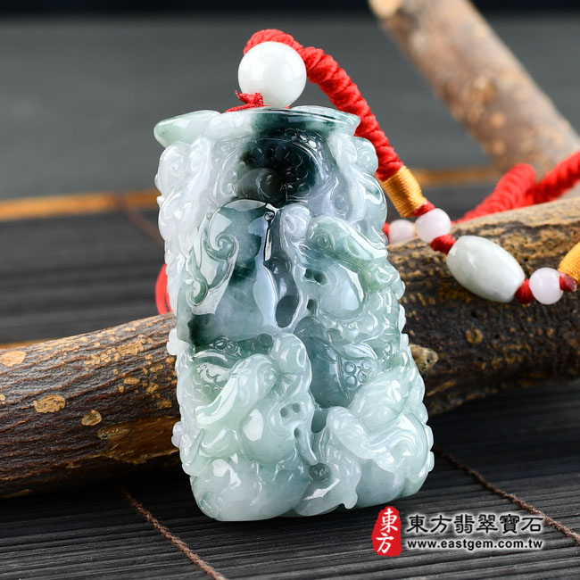 九龍至尊 左側照片 翡翠龍項鍊玉珮(九龍獻瑞:龍牌A貨翡翠龍玉珮、緬甸玉龍玉墜、龍十二生肖項鍊)。糯種帶飄花九龍,DR570。客製化訂做各種翡翠龍吊墜玉珮項鍊。★附A貨翡翠雙證書 九龍至尊 左側照片 翡翠龍項鍊玉珮(九龍獻瑞:龍牌A貨翡翠龍玉珮、緬甸玉龍玉墜、龍十二生肖項鍊)。糯種帶飄花九龍,DR570。客製化訂做各種翡翠龍吊墜玉珮項鍊。★附A貨翡翠雙證書