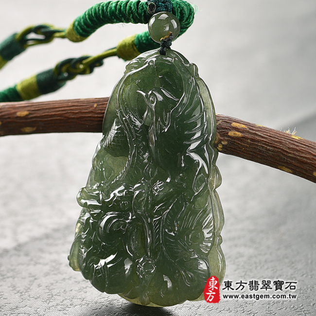 翡翠龍鳳項鍊玉珮（龍鳳呈祥：龍鳳牌A貨翡翠龍鳳玉珮、緬甸玉龍鳳玉墜）。綠色油青龍鳳，DR569。客製化訂做各種翡翠龍鳳吊墜玉珮項鍊。★附A貨翡翠雙證書