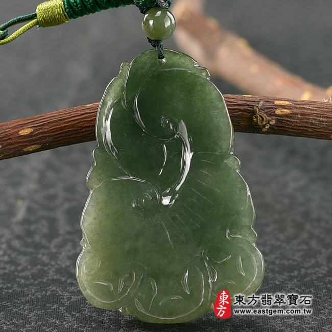 翡翠龍鳳項鍊玉珮（龍鳳呈祥：龍鳳牌A貨翡翠龍鳳玉珮、緬甸玉龍鳳玉墜）。綠色油青龍鳳，DR569。客製化訂做各種翡翠龍鳳吊墜玉珮項鍊。★附A貨翡翠雙證書