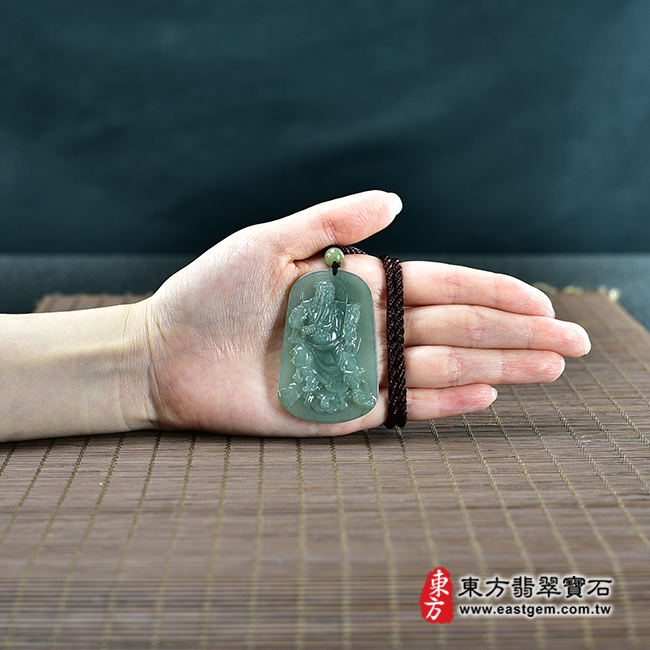 翡翠關公項鍊玉珮（關聖帝君：關公牌A貨翡翠關公玉珮、緬甸玉關公玉墜）。綠色糯種關公，KG464。客製化訂做各種翡翠關公吊墜玉珮項鍊。★附A貨翡翠雙證書