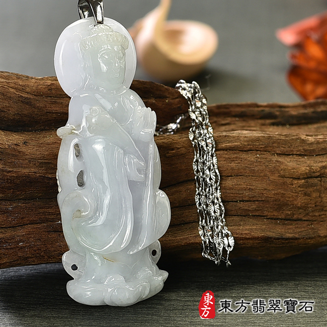 左側翡翠觀音項鍊玉珮（觀世音菩薩：觀音牌A貨翡翠觀音玉珮、緬甸玉觀世音菩薩玉墜）。糯種淡綠加紫觀世音菩薩，GY1504。客製化訂做各種翡翠觀音吊墜玉珮項鍊。★附A貨翡翠雙證書