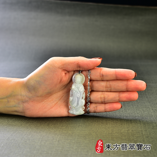 全景大小翡翠觀音項鍊玉珮（觀世音菩薩：觀音牌A貨翡翠觀音玉珮、緬甸玉觀世音菩薩玉墜）。糯種淡綠加紫觀世音菩薩，GY1504。客製化訂做各種翡翠觀音吊墜玉珮項鍊。★附A貨翡翠雙證書