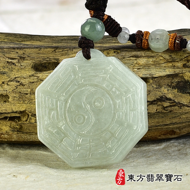 背面翡翠八卦項鍊玉珮（精工八卦太極，後天八卦：八卦牌A貨翡翠八卦玉珮、緬甸玉八卦玉墜）。綠色糯種八卦，ED291。客製化訂做各種翡翠八卦吊墜玉珮項鍊。★附A貨翡翠雙證書