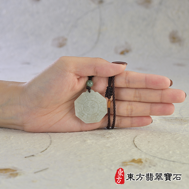 比例翡翠八卦項鍊玉珮（精工八卦太極，後天八卦：八卦牌A貨翡翠八卦玉珮、緬甸玉八卦玉墜）。綠色糯種八卦，ED291。客製化訂做各種翡翠八卦吊墜玉珮項鍊。★附A貨翡翠雙證書