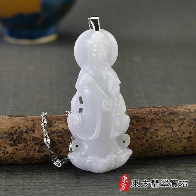 正面翡翠觀音項鍊玉珮（觀世音菩薩、如意觀音：觀音牌A貨翡翠觀音玉珮、緬甸玉觀音玉墜）。糯種淡綠加淡紫色觀世音菩薩，GY1535。客製化訂做各種翡翠觀音吊墜玉珮項鍊。★附A貨翡翠雙證書