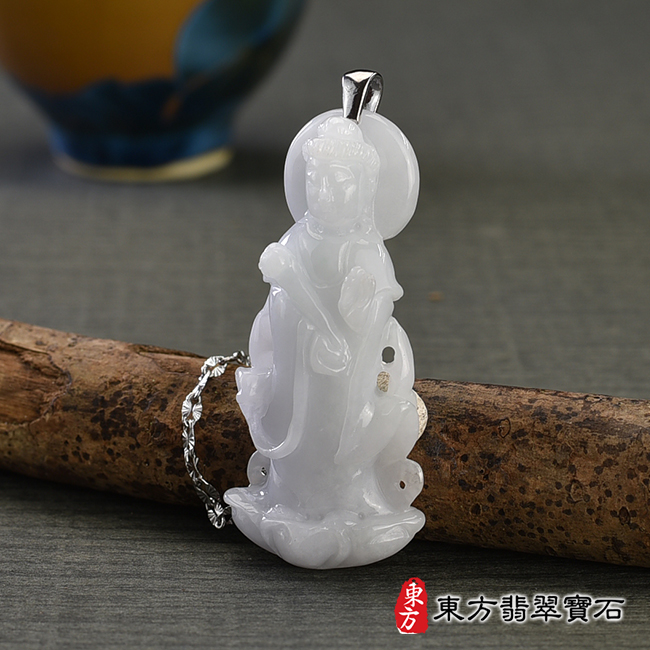 右側翡翠觀音項鍊玉珮（觀世音菩薩、如意觀音：觀音牌A貨翡翠觀音玉珮、緬甸玉觀音玉墜）。糯種淡綠加淡紫色觀世音菩薩，GY1535。客製化訂做各種翡翠觀音吊墜玉珮項鍊。★附A貨翡翠雙證書
