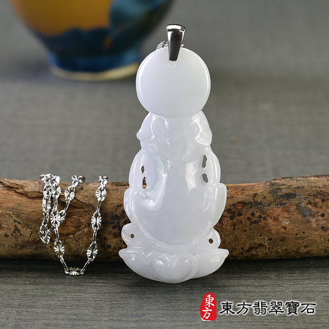 背面翡翠觀音項鍊玉珮（觀世音菩薩、如意觀音：觀音牌A貨翡翠觀音玉珮、緬甸玉觀音玉墜）。糯種淡綠加淡紫色觀世音菩薩，GY1535。客製化訂做各種翡翠觀音吊墜玉珮項鍊。★附A貨翡翠雙證書