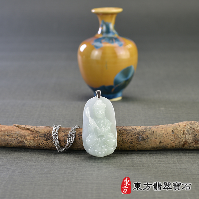 全景翡翠觀世音菩薩項鍊玉珮（觀世音菩薩，一葉觀音：觀世音菩薩牌A貨翡翠觀世音菩薩玉珮、緬甸玉觀世音菩薩玉墜）。綠色糯種觀世音菩薩，GY1559。客製化訂做各種翡翠觀世音菩薩吊墜玉珮項鍊。★附A貨翡翠雙證書
