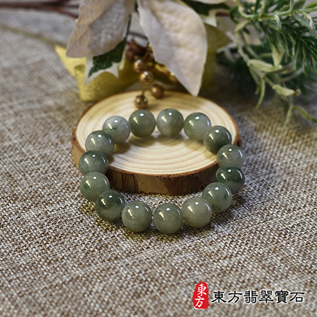 全景糥種翡翠手鍊，糥種緬甸玉手鍊（糥種翡翠珠子、深淺綠色，珠徑約13.2mm，15顆珠，ONG022）。客製化設計各種翡翠珠串、翡翠珠子、緬甸玉手鍊、緬甸玉珠串、緬甸玉珠子、緬甸玉手珠。★附A貨翡翠雙證書