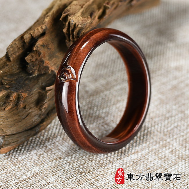 虎眼石手鐲。（暗紅色 亮紅色相間 一些黑色紋路，圓鐲19，RE007）。客製化訂做各種虎眼石手鐲。★附東方翡翠寶石雙證書