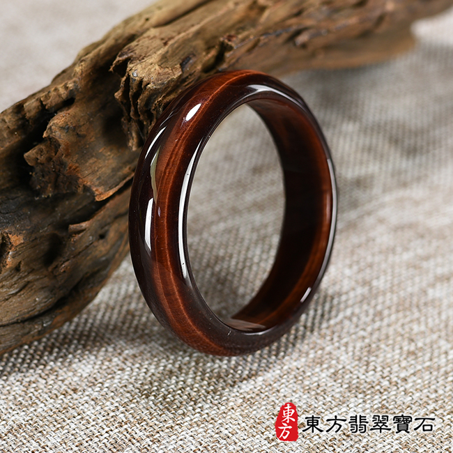 虎眼石手鐲。（暗紅色 亮紅色相間 一些黑色紋路，圓鐲19，RE007）。客製化訂做各種虎眼石手鐲。★附東方翡翠寶石雙證書