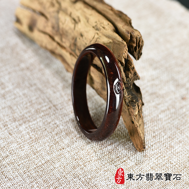 虎眼石手鐲。（暗紅色 亮紅色相間 一些黑色紋路，圓鐲19，RE007）。客製化訂做各種虎眼石手鐲。★附東方翡翠寶石雙證書