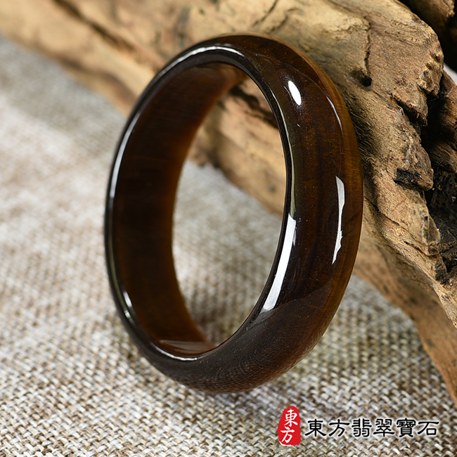 虎眼石手鐲。（咖啡色 黃色相間 一些黑點，圓鐲17.5，TE011）。客製化訂做各種虎眼石手鐲。★附東方翡翠寶石雙證書