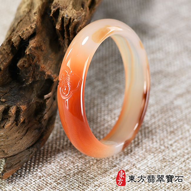 紅玉髓手鐲、紅瑪瑙手鐲。（橘紅帶白，圓鐲18，TM036）。客製化訂做各種紅玉髓手鐲、紅瑪瑙手鐲。★附東方翡翠寶石證書