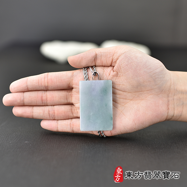 (已售出勿下標，可訂做)翡翠平安無事牌項鍊玉珮（平安無事牌：平安無事牌A貨翡翠平安無事牌玉珮、緬甸玉平安無事牌玉墜）。淡綠色糯種平安無事牌，FP047。客製化訂做各種翡翠平安無事牌吊墜玉珮項鍊。★附A貨翡翠雙證書