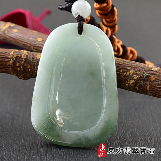 背面翡翠虎項鍊玉珮（虎虎生風：虎牌A貨翡翠虎玉珮、緬甸玉虎玉墜、虎十二生肖項鍊）。糯種油青虎，TR121。客製化訂做各種翡翠虎吊墜玉珮項鍊。★附A貨翡翠雙證書