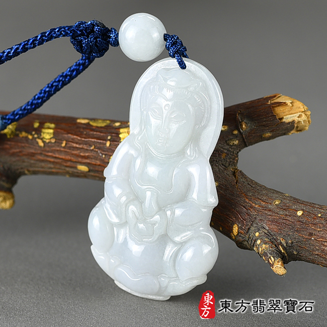 翡翠觀音項鍊玉珮右側（觀世音菩薩：觀音牌A貨翡翠觀音玉珮、緬甸玉觀世音菩薩玉墜）。春帶彩糯種翡翠觀音，GY1619。客製化訂做各種翡翠觀音吊墜玉珮項鍊。★附A貨翡翠雙證書