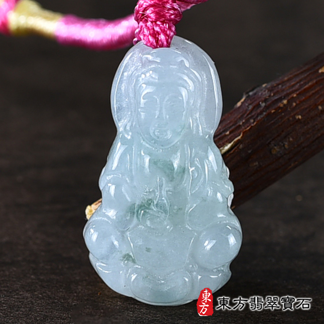 正面翡翠觀音項鍊玉珮（觀世音菩薩、寶瓶觀音：觀音牌A貨翡翠觀音玉珮、緬甸玉觀世音菩薩玉墜）。綠色飄花糯種翡翠觀音，GY1681。客製化訂做各種翡翠觀音吊墜玉珮項鍊。★附A貨翡翠雙證書