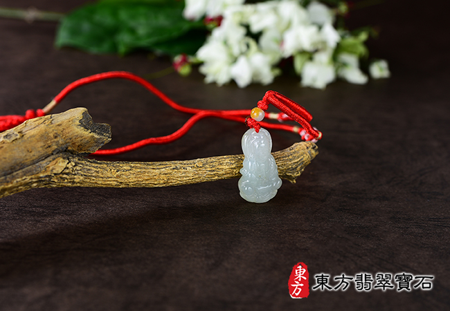 意境照翡翠觀音項鍊玉珮（觀世音菩薩、寶瓶觀音：觀音牌A貨翡翠觀音玉珮、緬甸玉觀世音菩薩玉墜）。綠色糯種翡翠觀音，GY1685。客製化訂做各種翡翠觀音吊墜玉珮項鍊。★附A貨翡翠雙證書