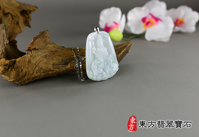 意境照翡翠觀音項鍊玉珮（觀世音菩薩、乘龍觀音：觀音牌A貨翡翠觀音玉珮、緬甸玉觀世音菩薩玉墜）。春帶彩糯種翡翠觀音，GY1714。客製化訂做各種翡翠觀音吊墜玉珮項鍊。★附A貨翡翠雙證書
