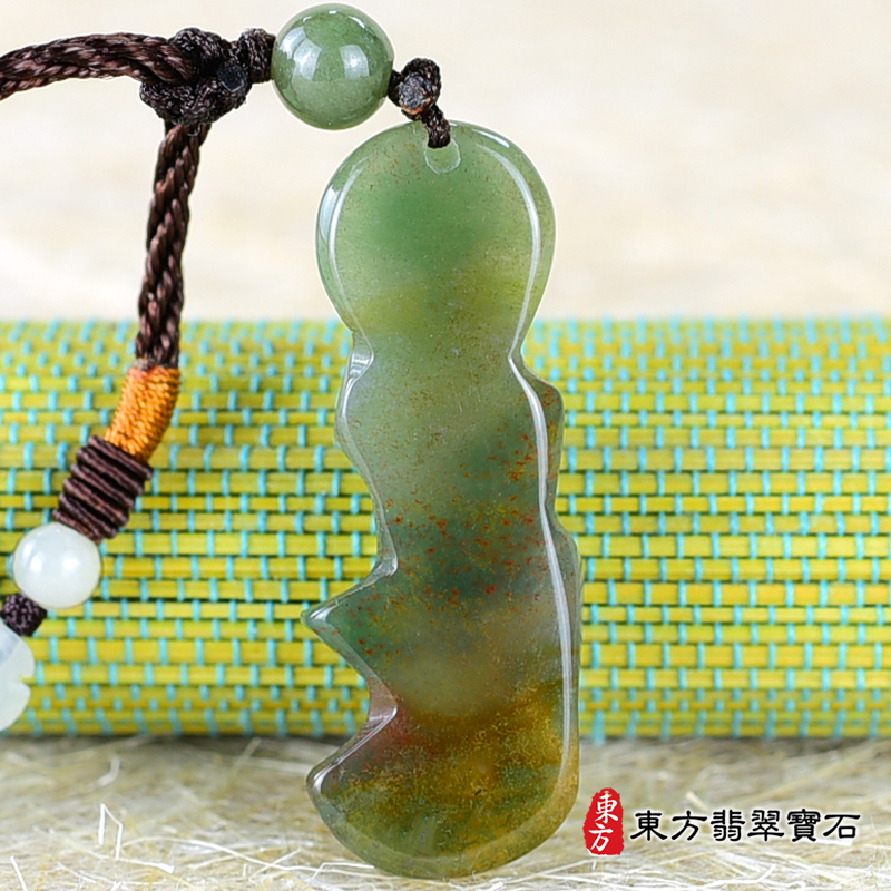 背面水草玉觀音項鍊玉珮（觀世音菩薩、灑水觀音：觀音牌水草玉觀音玉珮、水草玉觀音玉墜）。綠色帶紅色水草玉觀音，GY1723。客製化訂做各種水草玉觀音吊墜玉珮項鍊。★附東方翡翠寶石保證卡.jpg