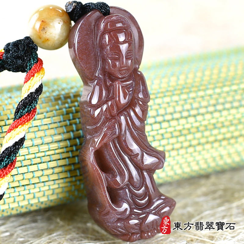 右側水草玉觀音項鍊玉珮（觀世音菩薩、灑水觀音：觀音牌水草玉觀音玉珮、水草玉觀音玉墜）。紅色水草玉觀音，GY1734。客製化訂做各種水草玉觀音吊墜玉珮項鍊。★附東方翡翠寶石保證卡.jpg