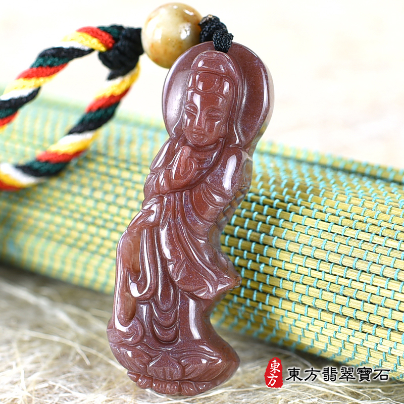 左側水草玉觀音項鍊玉珮（觀世音菩薩、灑水觀音：觀音牌水草玉觀音玉珮、水草玉觀音玉墜）。紅色水草玉觀音，GY1734。客製化訂做各種水草玉觀音吊墜玉珮項鍊。★附東方翡翠寶石保證卡.jpg