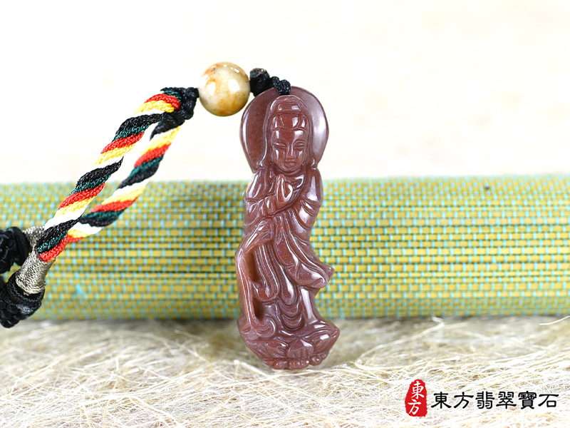 意境水草玉觀音項鍊玉珮（觀世音菩薩、灑水觀音：觀音牌水草玉觀音玉珮、水草玉觀音玉墜）。紅色水草玉觀音，GY1734。客製化訂做各種水草玉觀音吊墜玉珮項鍊。★附東方翡翠寶石保證卡.jpg