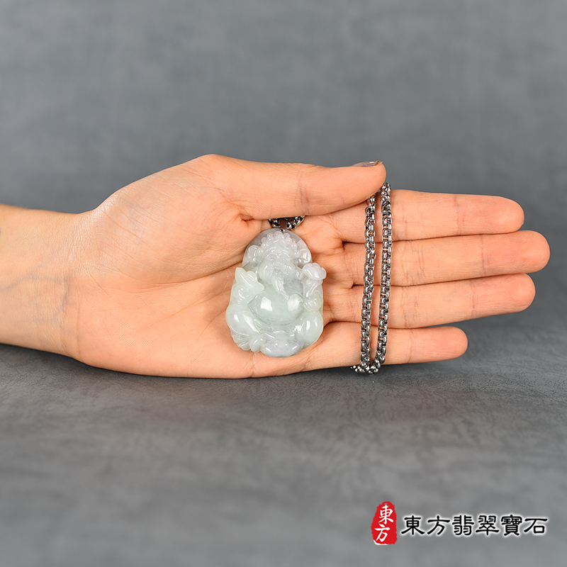大小翡翠福德正神土地公財神爺項鍊玉珮（福德正神土地公財神爺：福德正神土地公財神爺牌A貨翡翠福德正神土地公財神爺玉珮、緬甸玉福德正神土地公財神爺玉墜）。綠色糯種福德正神土地公財神爺，CG032。客製化訂做各種翡翠福德正神土地公財神爺吊墜玉珮項鍊。★附A貨翡翠雙證書