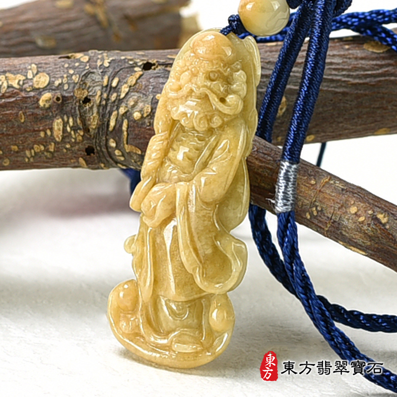 右側翡翠達摩祖師項鍊玉珮（達摩：達摩祖師牌A貨翡翠達摩祖師玉珮、緬甸玉達摩祖師玉墜）。黃翡翠達摩祖師，KN193。客製化訂做各種翡翠達摩祖師吊墜玉珮項鍊。★附A貨翡翠雙證書