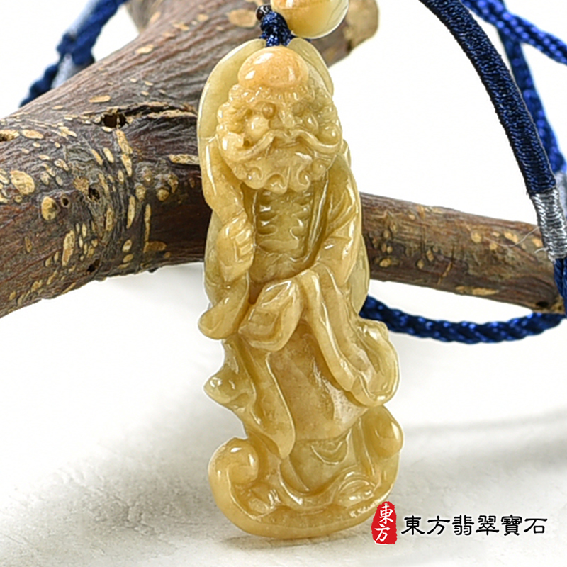 左側翡翠達摩祖師項鍊玉珮（達摩：達摩祖師牌A貨翡翠達摩祖師玉珮、緬甸玉達摩祖師玉墜）。黃翡翠達摩祖師，KN193。客製化訂做各種翡翠達摩祖師吊墜玉珮項鍊。★附A貨翡翠雙證書