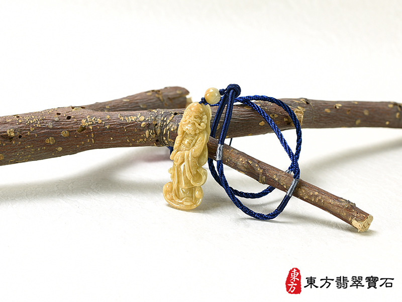 意境翡翠達摩祖師項鍊玉珮（達摩：達摩祖師牌A貨翡翠達摩祖師玉珮、緬甸玉達摩祖師玉墜）。黃翡翠達摩祖師，KN193。客製化訂做各種翡翠達摩祖師吊墜玉珮項鍊。★附A貨翡翠雙證書