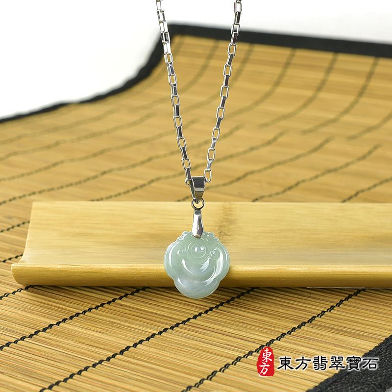 正面翡翠葉子項鍊玉珮（葉子：一葉致富A貨翡翠一葉致富玉珮、緬甸玉一葉致富玉墜）。綠色糯種葉子LE236。客製化訂做各種翡翠一葉致富吊墜玉珮項鍊。★附A貨翡翠雙證書