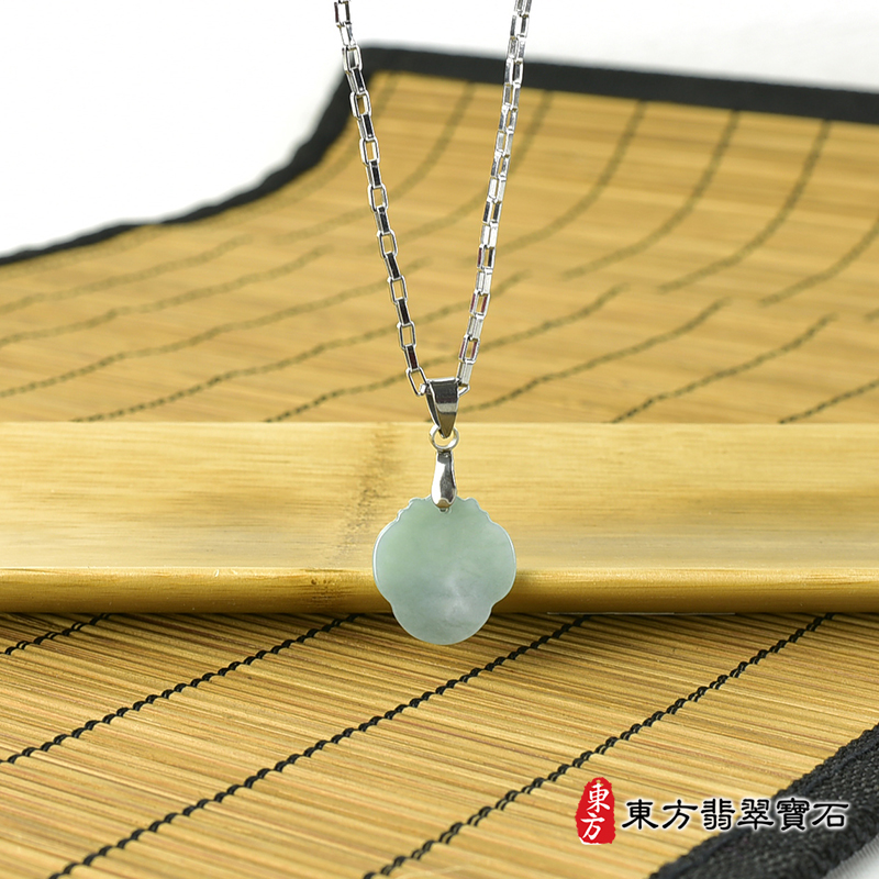 左側翡翠葉子項鍊玉珮（葉子：一葉致富A貨翡翠一葉致富玉珮、緬甸玉一葉致富玉墜）。綠色糯種葉子LE236。客製化訂做各種翡翠一葉致富吊墜玉珮項鍊。★附A貨翡翠雙證書