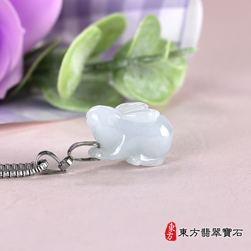 翡翠兔項鍊玉珮（招財如意兔：兔牌A貨翡翠兔玉珮、緬甸玉兔玉墜、兔十二生肖項鍊）。淺紫加淺綠糯種兔，RB078。客製化訂做各種翡翠兔吊墜玉珮項鍊。★附A貨翡翠雙證書