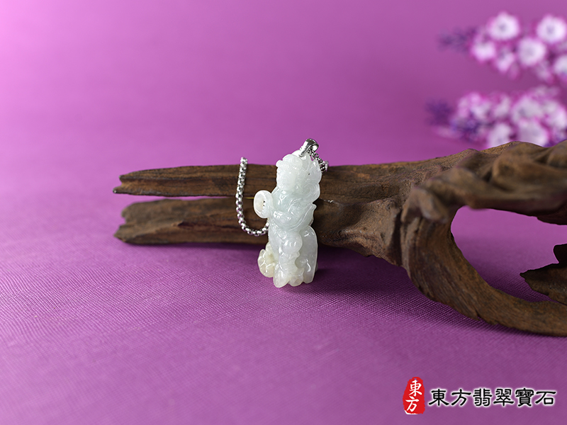 意境翡翠三太子項鍊玉珮（中壇元帥、哪吒：三太子牌A貨翡翠三太子玉珮、緬甸玉哪吒三太子玉墜）。綠糯種翡翠三太子，TT142。客製化訂做各種翡翠哪吒三太子吊墜玉珮項鍊。★附A貨翡翠雙證書