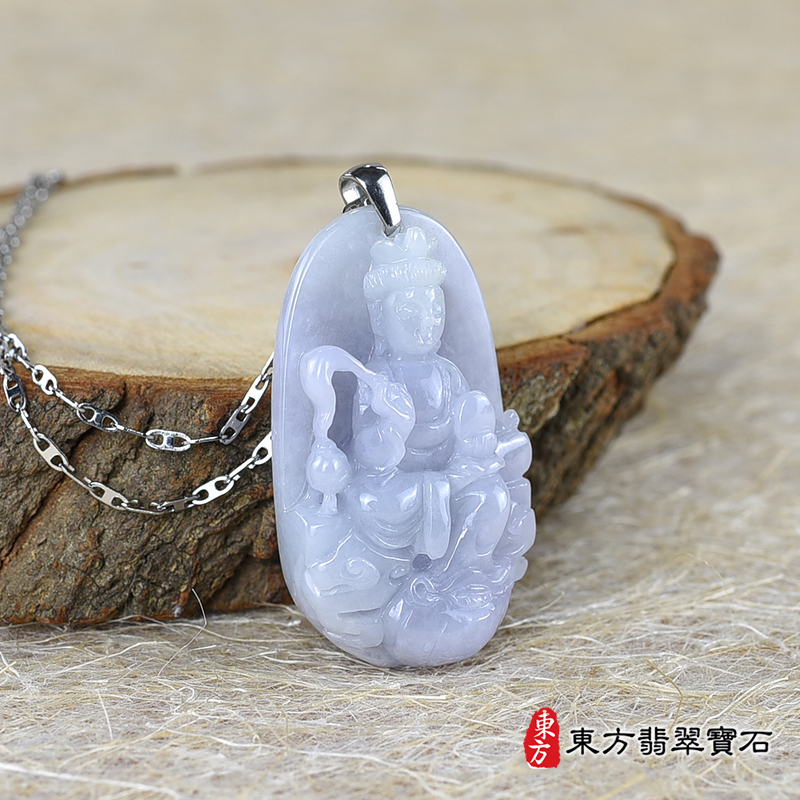 左側翡翠地母娘娘項鍊玉珮（地母元君：地母娘娘牌A貨翡翠地母娘娘玉珮、緬甸玉地母娘娘玉墜）。春帶彩糯種翡翠地母娘娘，QN052。客製化訂做各種翡翠地母娘娘吊墜玉珮項鍊。★附A貨翡翠雙證書