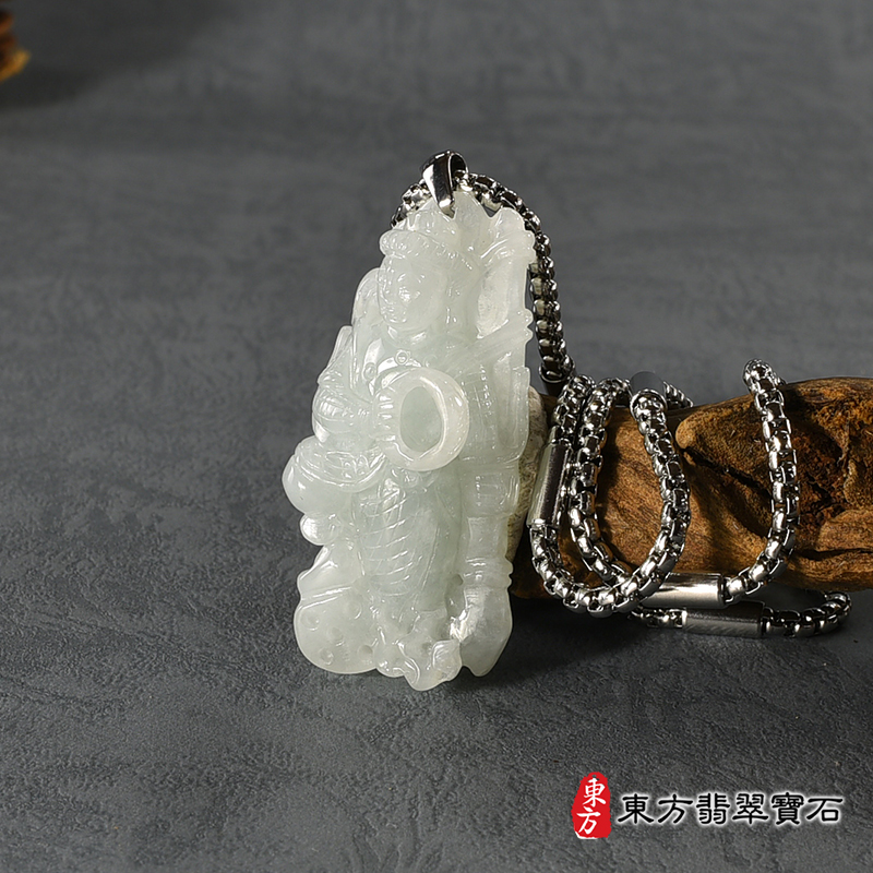 左側翡翠三太子項鍊玉珮（中壇元帥、哪吒：三太子牌A貨翡翠三太子玉珮、緬甸玉哪吒三太子玉墜）。綠色糯種三太子，TT125。客製化訂做各種翡翠哪吒三太子吊墜玉珮項鍊。★附A貨翡翠雙證書