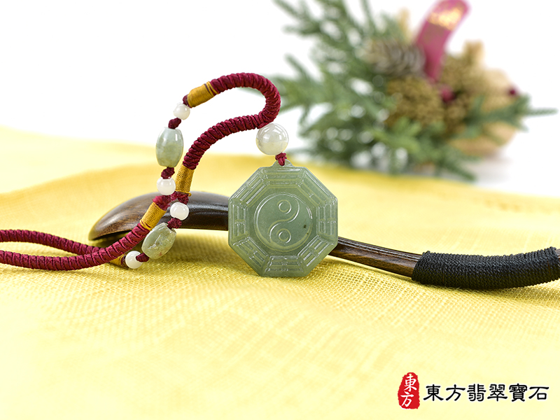 意境八卦項鍊玉珮（精工八卦太極，先天八卦：八卦牌A貨翡翠八卦玉珮、緬甸玉八卦玉墜）。綠色糯種八卦，ED314。客製化訂做各種翡翠八卦吊墜玉珮項鍊。★附A貨翡翠雙證書