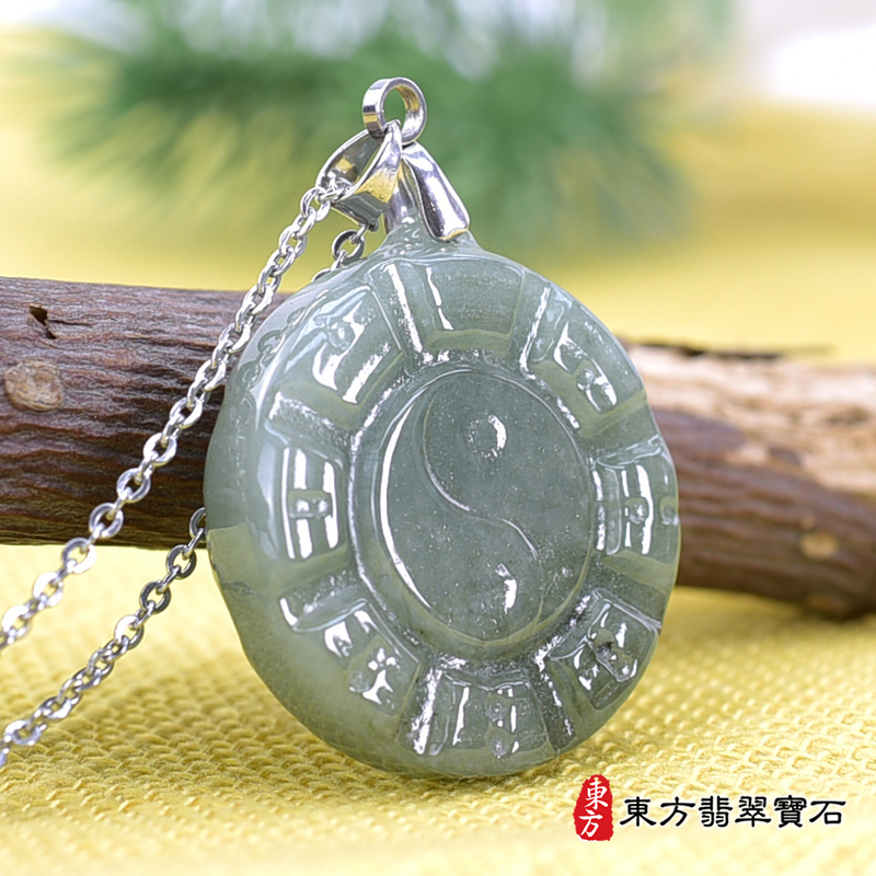 翡翠八卦項鍊玉珮（精工八卦太極，先天八卦：八卦牌A貨翡翠八卦玉珮、緬甸玉八卦玉墜）。綠色糯種八卦，ED341。客製化訂做各種翡翠八卦吊墜玉珮項鍊。★附A貨翡翠雙證書