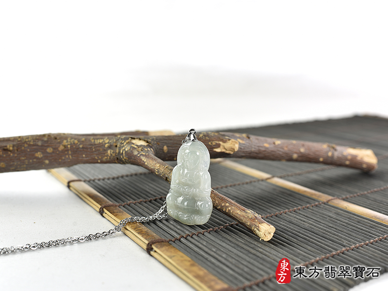 意境翡翠觀音項鍊玉珮（觀世音菩薩：觀音牌A貨翡翠觀音玉珮、緬甸玉觀世音菩薩玉墜）。綠色糯豆種翡翠觀音，GY1826。客製化訂做各種翡翠觀音吊墜玉珮項鍊。★附A貨翡翠雙證書